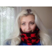Checkered Play Cowl in Black And Red