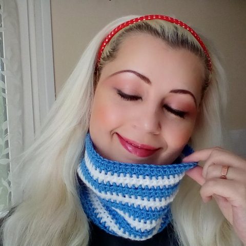 Striped Hype Cowl in blue and white, worn close to the neck
